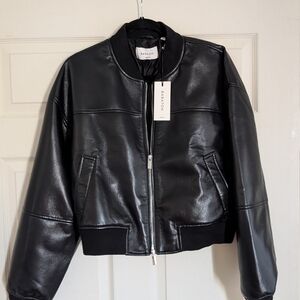 NWT Aritzia Babaton Relaxed UnReal Leather Bomber Jacket Black